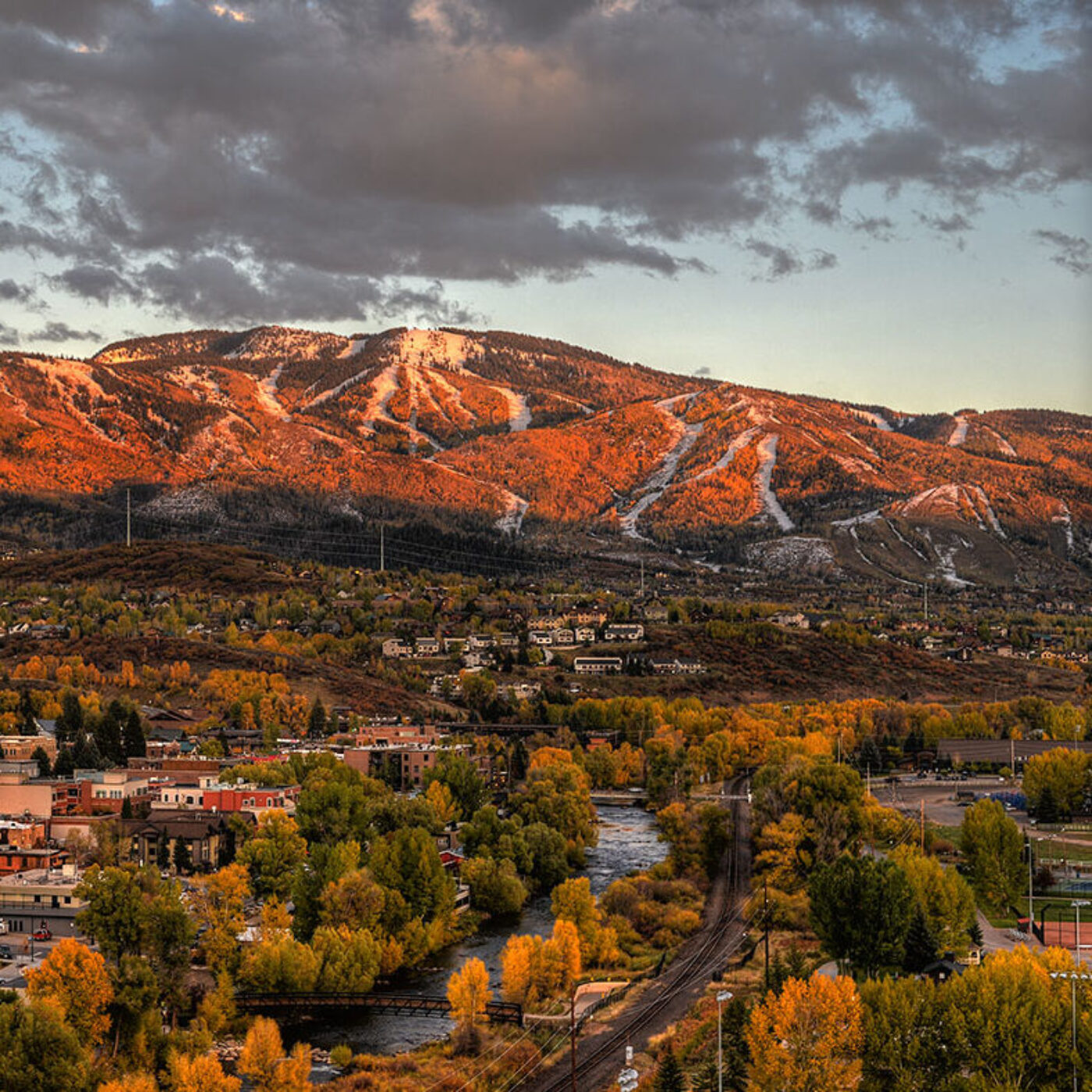 Fall Downtown Steamboat Springs 66fef1c9 12af 46cc 972a 716356851bfc Aspect Ratio 1 1